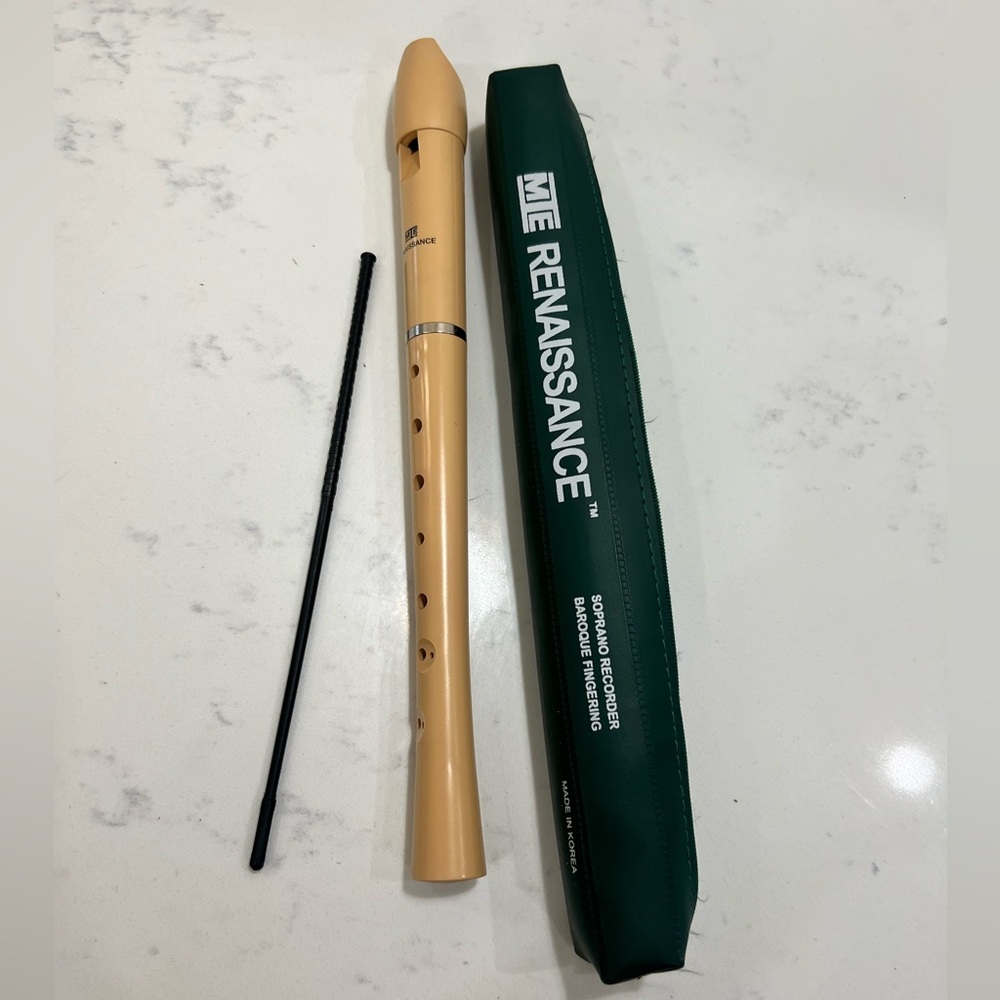 Soprano Tan Recorder with Green Case - Picture 5 of 7